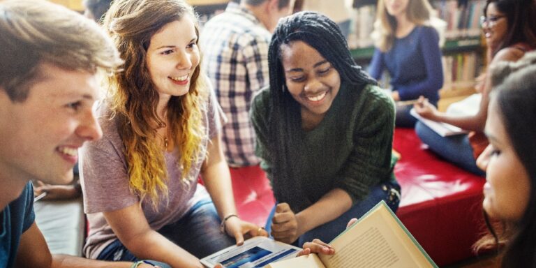 KnowledgeWorks works alongside teachers, school district leaders and communities to provide competency-based education implementation support and to assist in the scaling of a personalized, competency-based learning system tailored to each learning community.